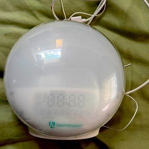 Heimvision Sunrise Alarm clock with Radio! Connect to you phone as well!